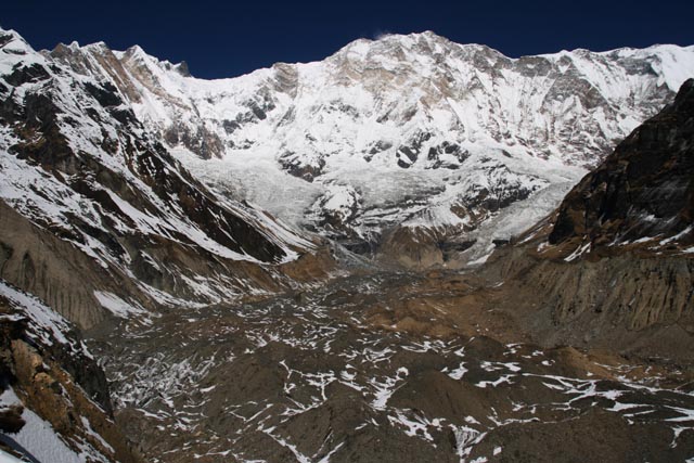 アンナプルナベースキャンプ（Annapurna base camp：4,130m）から望む南アンナプルナ氷河（South Annapurna Glacier）