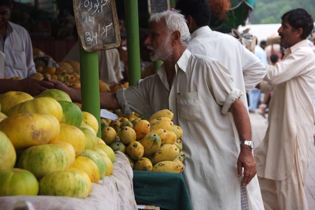 パキスタン／イスラマバードの市場（Bazaar in Islamabad）