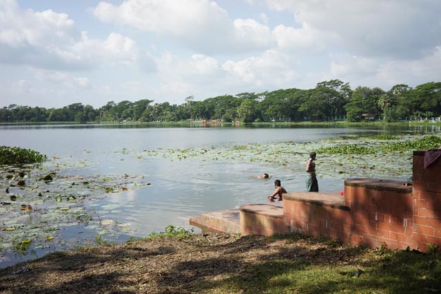 バゲルハットの聖なる池（バングラデシュ）