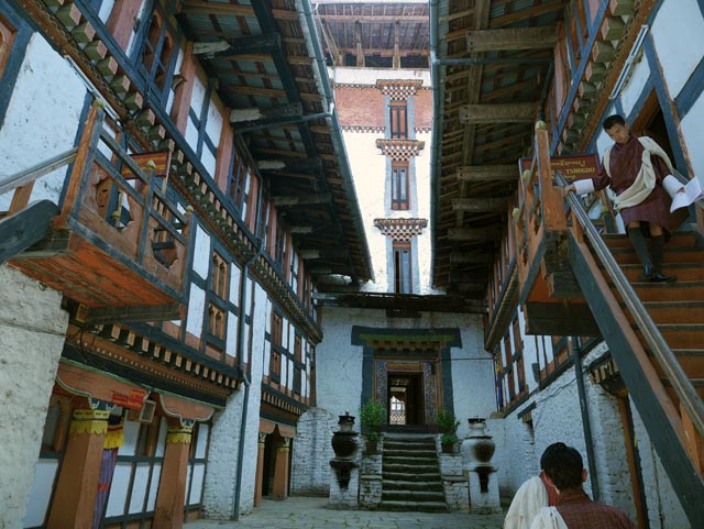 ブムタン谷（Bumthang valley）のジャカルゾン（Jakar Dzong）