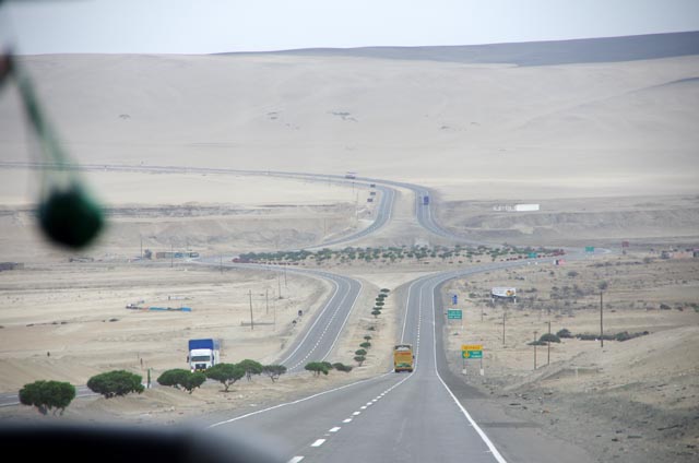 ペルー／リマ北の砂漠（Coastal desert north of Lima）