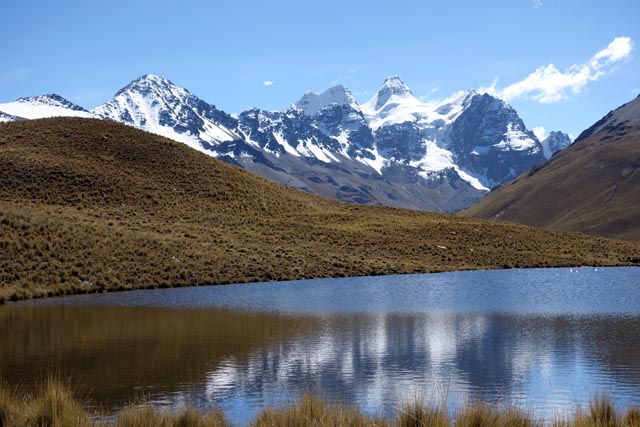 ボリビアのカジャンコタ湖（Laguna Kallan Kkota；4,550m）