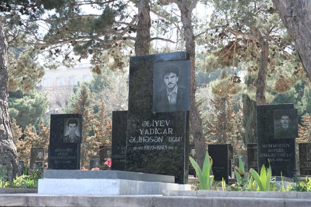 バクーのキーロフ公園／殉教者の共同墓地（Kirov Park in Baku）