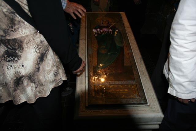エチミアジン聖フリプスィメの棺（coffin of St. Hripsime at the church in Echmiadzin）