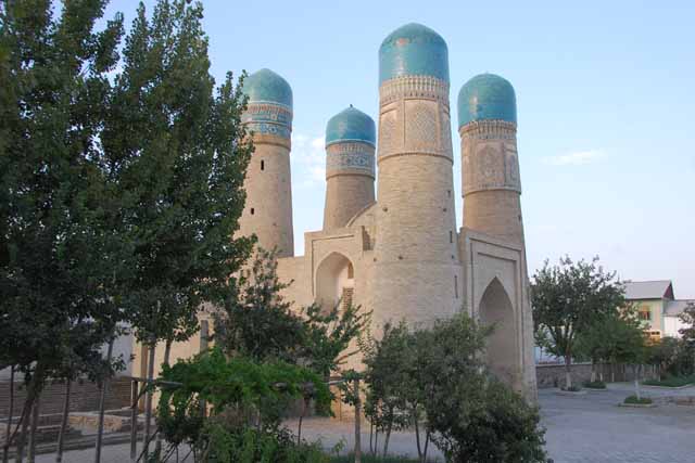 ブハラのチャルミナールメドレセ（Chor Minor Madrasseh in Bukhara）