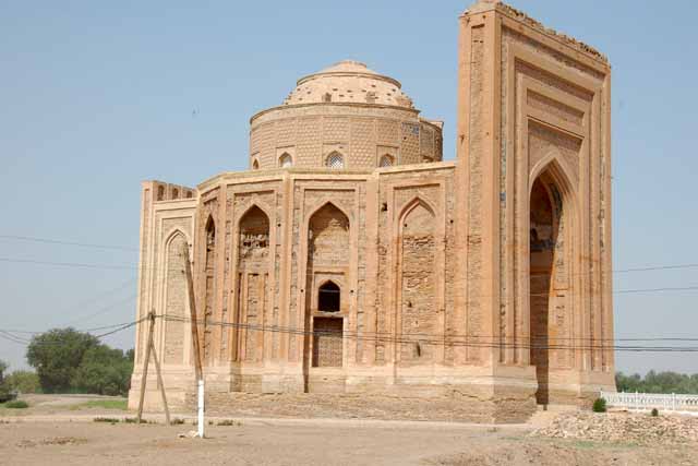 クフナウルゲンチのトレベクハニム廟（Turabek Khanym mausoleum in Kunya Urgench）