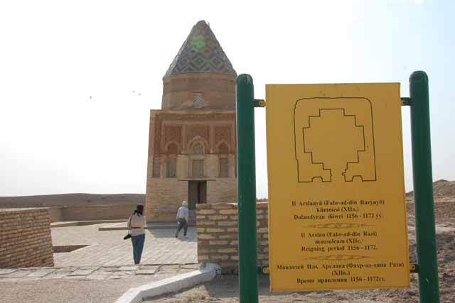 クフナウルゲンチのイルアルスラン廟（Il Arslan Mausoleum in Kunya Urgench）