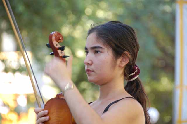 タシケントのバイオリン弾き（a street fiddler in Tashkent）