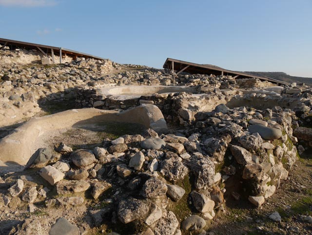 キロキティア（Choirokoitia）の円筒住居遺構