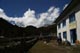 宿泊したクムジュンのHimalayan Lodgeから眺めた雲で覆われたクワンデ（コンデリ）