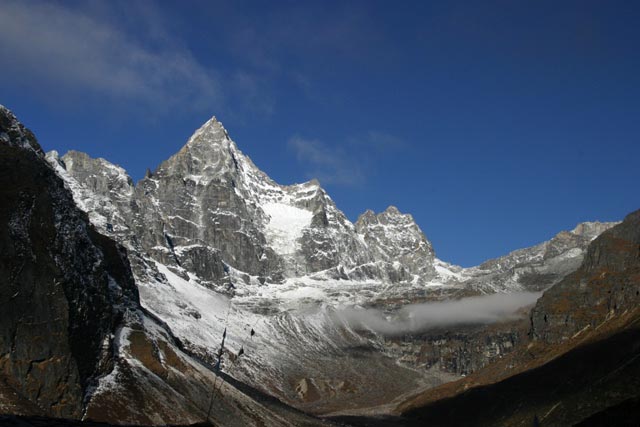 ネパールのマッツェルモ氷河（Machhermo Glacier）
