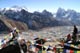 ンゴズンパ氷河，エベレスト，ヌプツェ，ローツェ（ヌプツェ右側稜線上に少しだけ頂を除かせている），遥か遠くにマカルー，チョラツェ，タワチェ