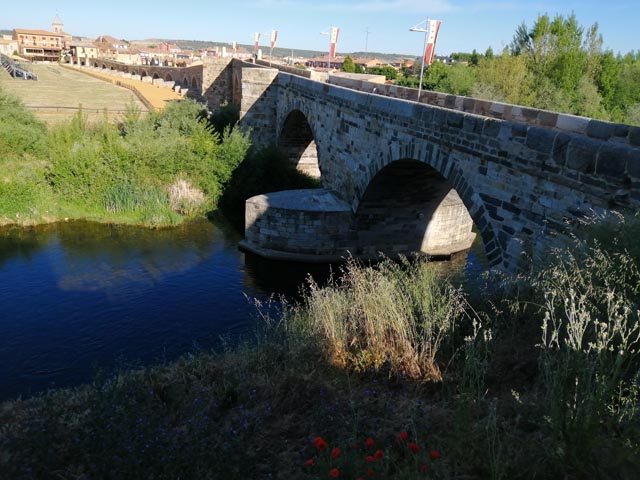 オルビゴ川とパッソオンロッソ橋（スペイン）