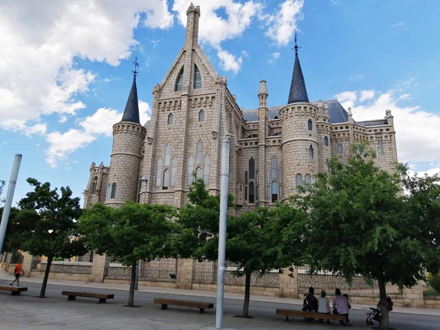 アストルガ司教館（スペイン）