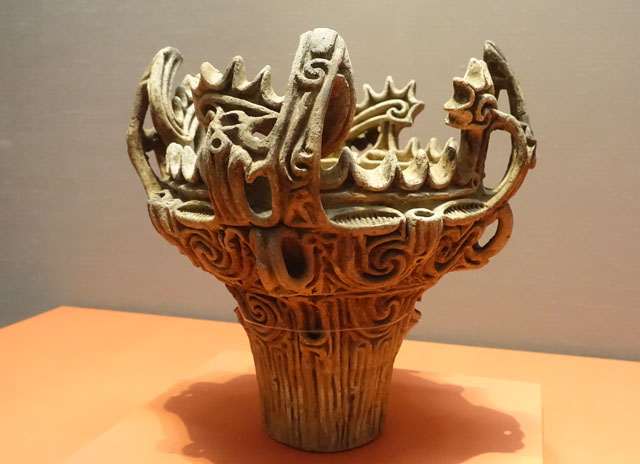東京国立博物館縄文中期の火焔土器
