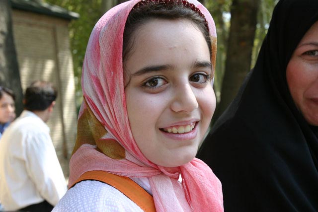 テヘランの少女（a girl at Saad Abad in Teheran）