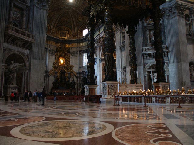 サンピエトロ寺院内部（inside Basilica di San Pietro）