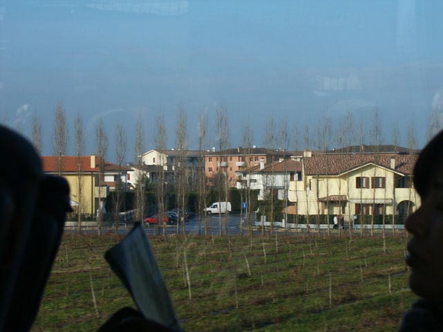 ミラノからベネチアに至るバスから眺めた風景