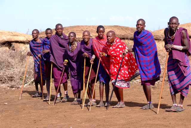 マサイ族の歓迎ダンス（Masai welcome dance）