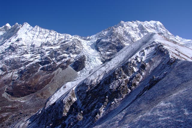 キムシュン氷河（Kimshung Glacier）