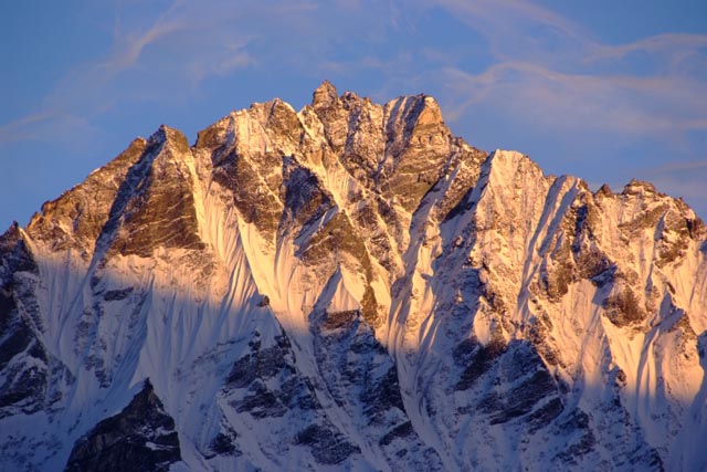 キャンジンゴンパの夕望むポンゲンドプク西の峰（Ponggen Dopku：5,930m）