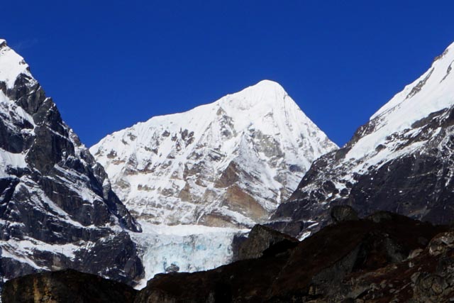 ラマラ（ネパール）のロアーバルン氷河（Lower Barun Glacier）