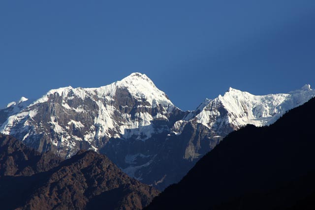 ジャガット先で眺めたスリンギヒマール（Sringi Himal）