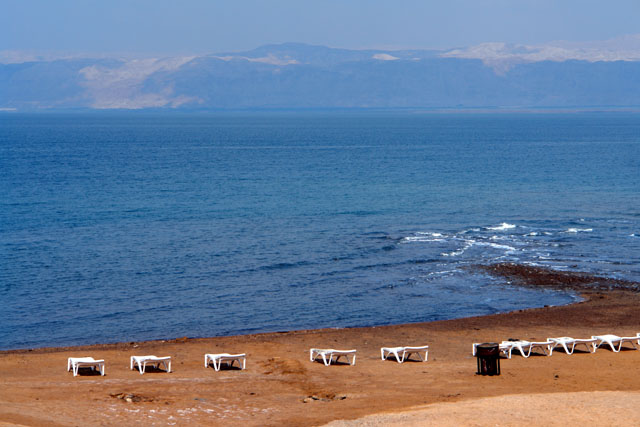 ヨルダンとイスラエルの間／死海（Jordan／Dead Sea）