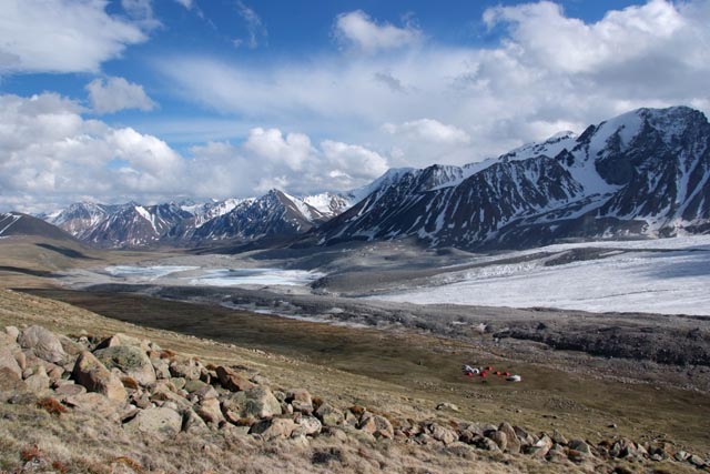 モンゴルアルタイ山脈のタバンボグドBC（Tawan Bogd BC／3,100m）