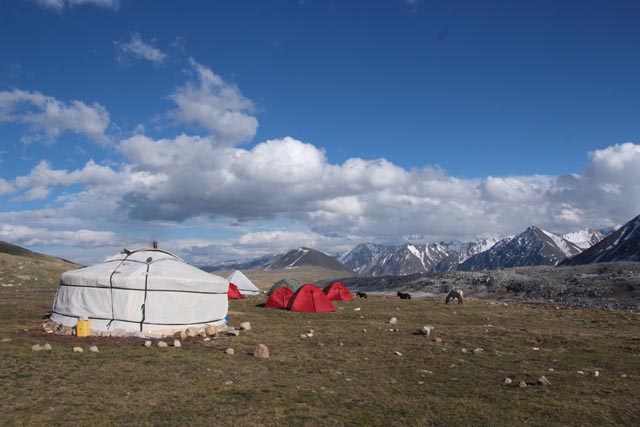 モンゴルの旅2009：アルタイ山脈タバンボグド山群