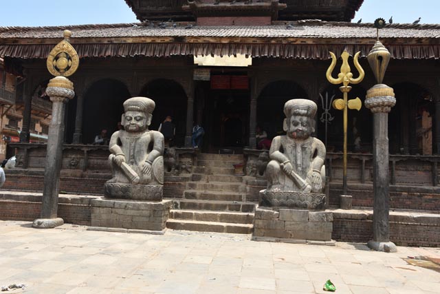 >ダッタトラヤ寺院の戦士像（ネパール）