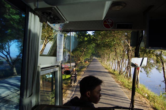 ヤンゴン経由でバゴーに入るまでの眺め