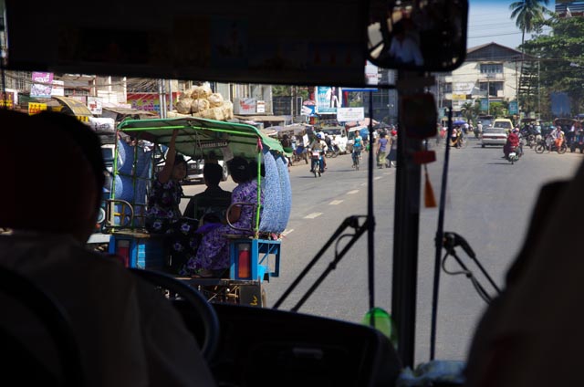 ヤンゴン経由でバゴーに入るまでの眺め