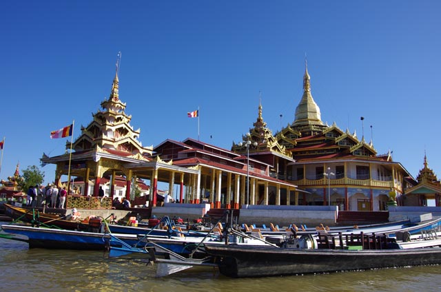 ファウンドーウーパゴダ（Phaungdawoo Pagoda）