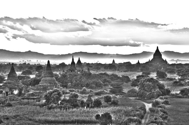 ミャンマー紀行2011：バガンのシュエサンドーパゴダ