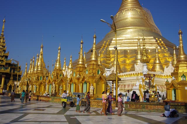 ヤンゴンのシュエダゴンパゴダの写真
