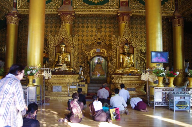 ヤンゴンのシュエダゴンパゴダの写真