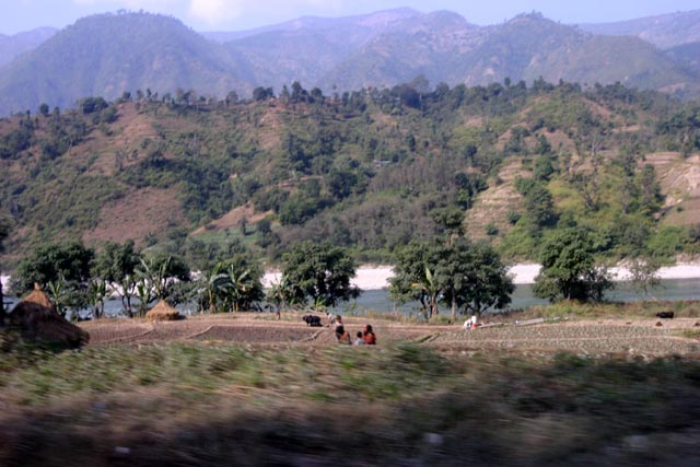 カトマンドゥからポカラに至るときの風景
