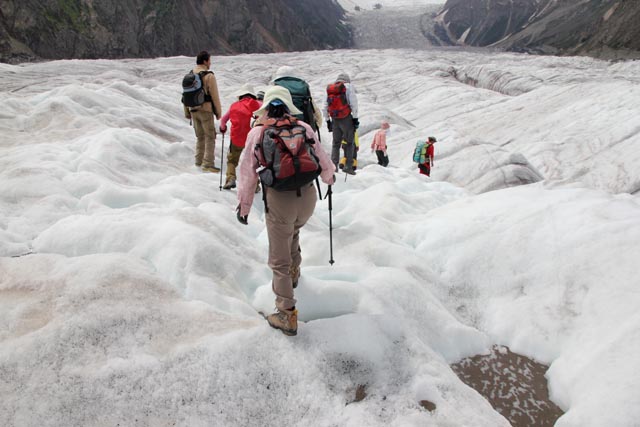 ミアール氷河横断の様子