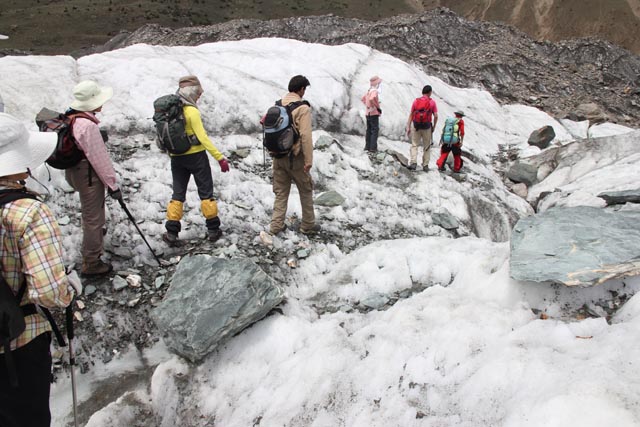 ミアール氷河横断の様子