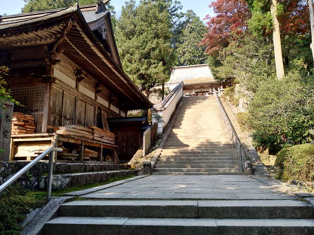 第20番 霊鷲山 宝珠院 鶴林寺本堂への階段