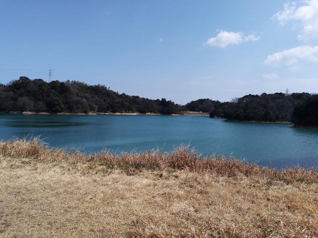 大塚池脇を通過（愛媛県）