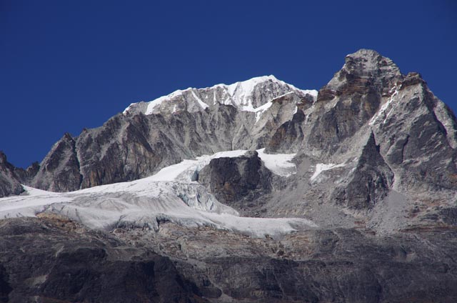 ゾングリ峠（Dzongri La）で眺めたコクタン（Kokthang／6,147m）