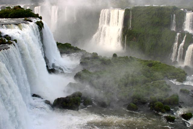 ブラジルとアルゼンチン境界／イグアス川（ Brazil，Argentine／Iguazu river）