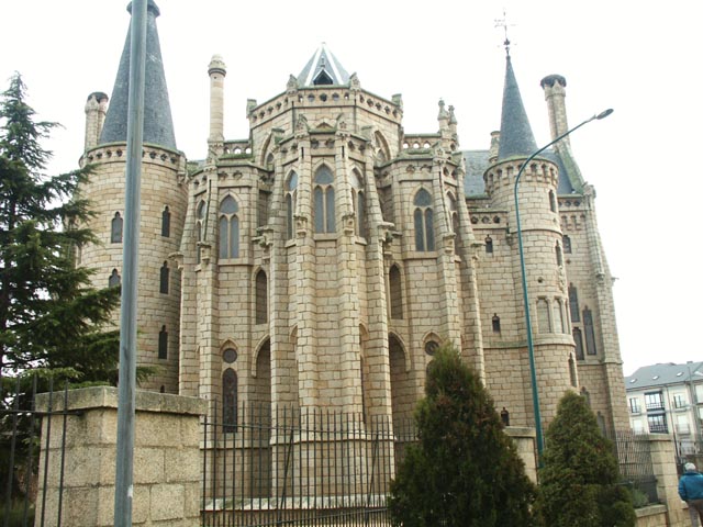 ガウディー作の司教館（Episcopal Palace of Astorga By Antoni Gaudi）
