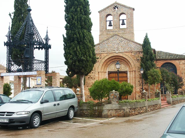 カンポデクリプターナの小さな教会（a small churche at Campo de Criptana）