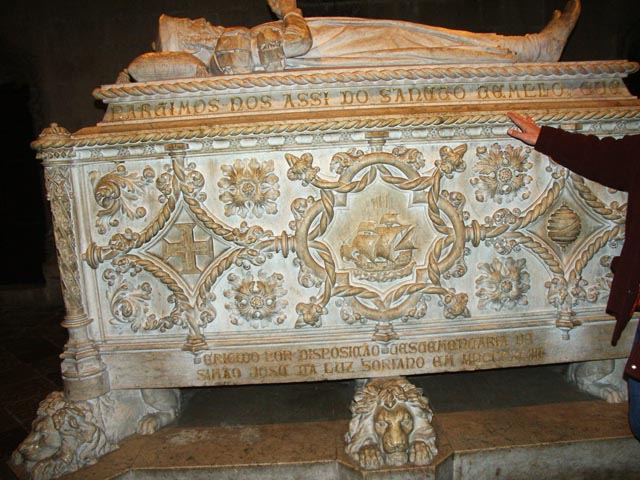 ジェロニモス修道院のバスコダガマの棺（coffin of Vasco da Gama at monastery of the Hieronymites）