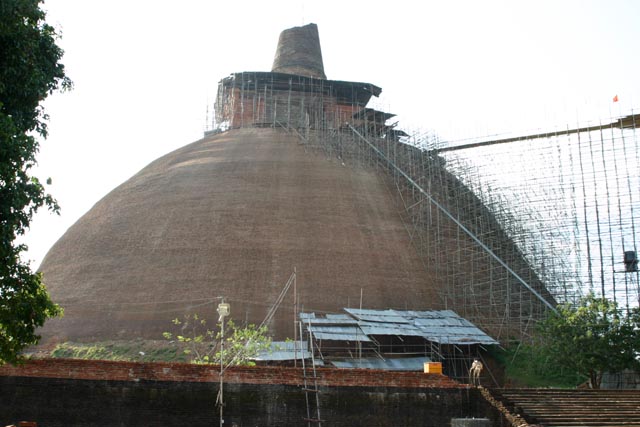 ヌラダプラの仏舎利塔ジェータワナラーマヤ（Jatavana Ramaya in Anuradhapura）