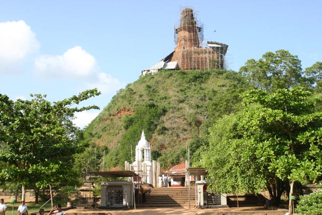ヌラダプラのアバヤギリ大塔（Abhayagiri Dagoba in Anuradhapura）