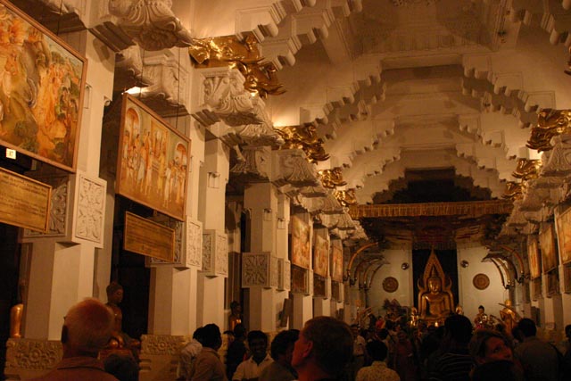 キャンディの仏歯寺（Dalada Maligava（Temple of the Tooth） in Kandy）